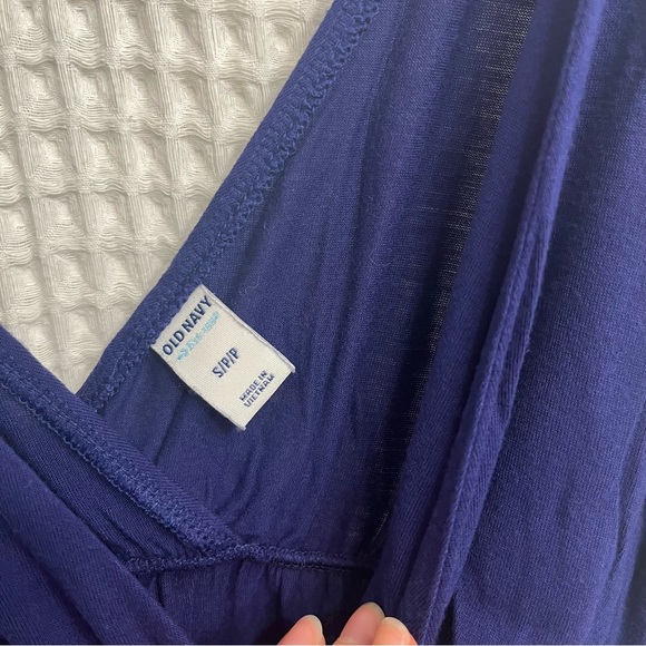 Old Navy Wrap V-neck Midi Dress - Picture 5 of 6